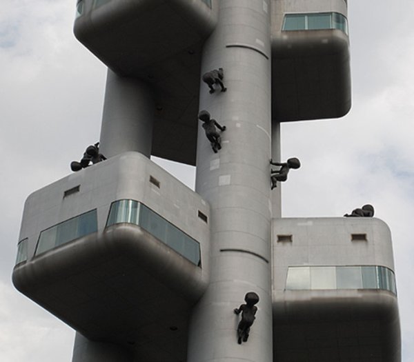 Příšernost od Davida Černého hyzdí jinak povedenou siluetu Žižkovské televizní věže